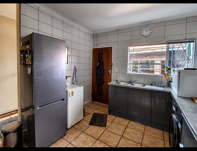 2 BEDROOM TOWNHOUSE FOR SALE IN THREE RIVERS